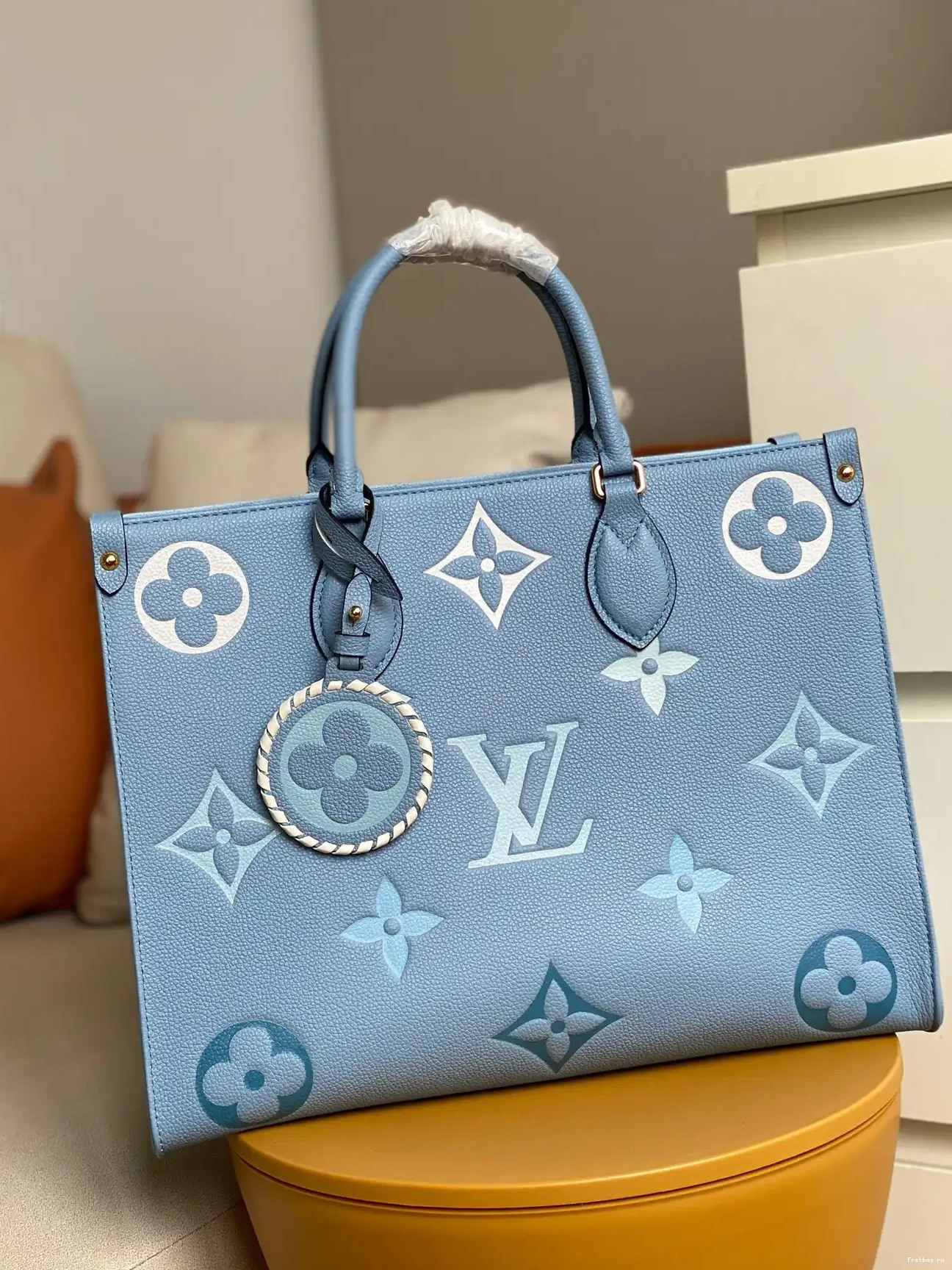 First bag ru VUITTON MM LOUIS ONTHEGO 0529